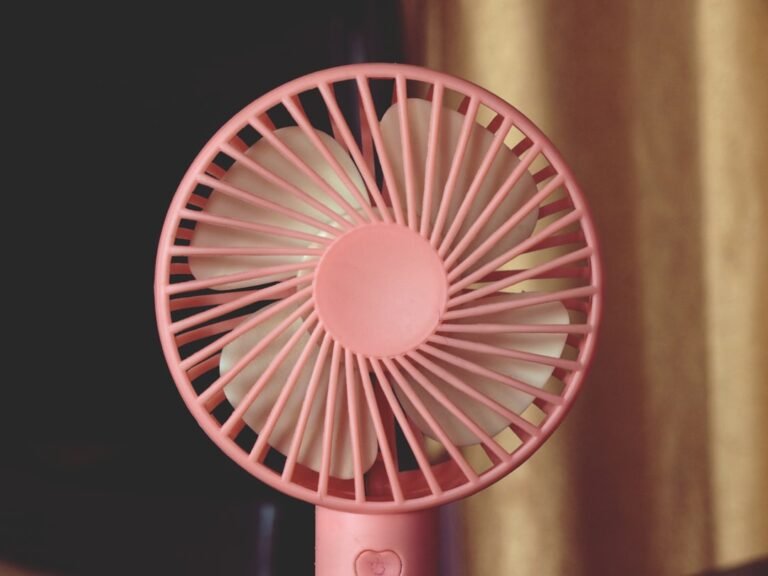 découvrez notre ventilateur 2-en-1 alliant performance et polyvalence pour un confort optimal chez vous.
