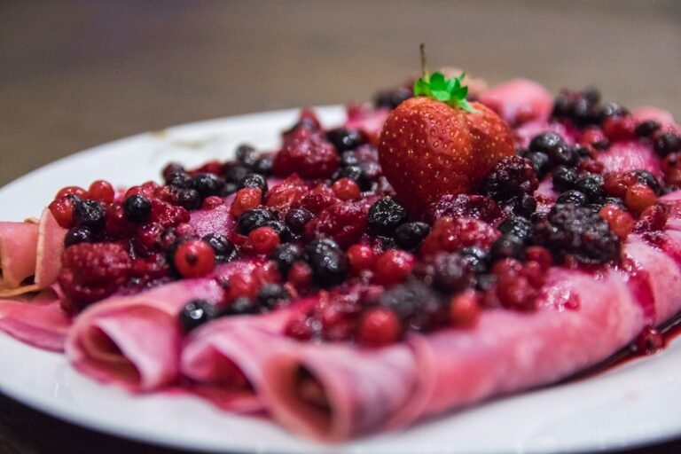 découvrez une recette facile et délicieuse de sauce aux fraises, parfaite pour accompagner vos desserts et ajouter une touche fruitée à vos plats.