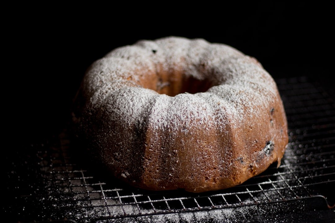 découvrez comment préparer un délicieux gâteau à l'aide d'une friteuse à air, pour un dessert moelleux et rapide à réaliser.