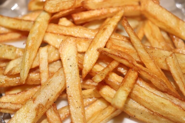 découvrez comment préparer des frites surgelées parfaites et croustillantes grâce à une friteuse à air chaud. astuces simples et rapides pour un résultat délicieux et sain.