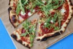 découvrez comment préparer une délicieuse pizza croustillante et rapide avec une friteuse à air. recettes faciles et conseils pour réussir votre air fryer pizza.