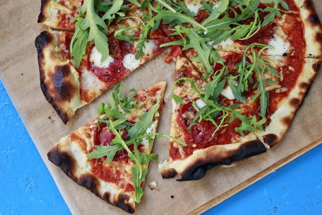 découvrez comment préparer une délicieuse pizza croustillante et rapide avec une friteuse à air. recettes faciles et conseils pour réussir votre air fryer pizza.