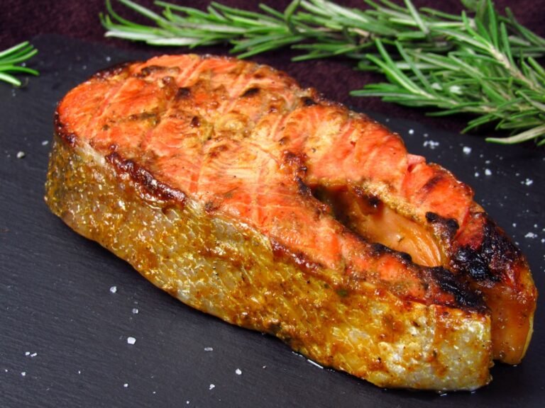 recette facile et saine de saumon cuit à la friteuse à air pour un repas savoureux et rapide.