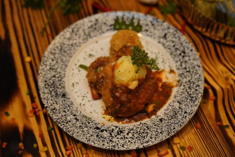découvrez une recette savoureuse de joue de bœuf, tendre et pleine de goût, parfaite pour un repas convivial et réconfortant.