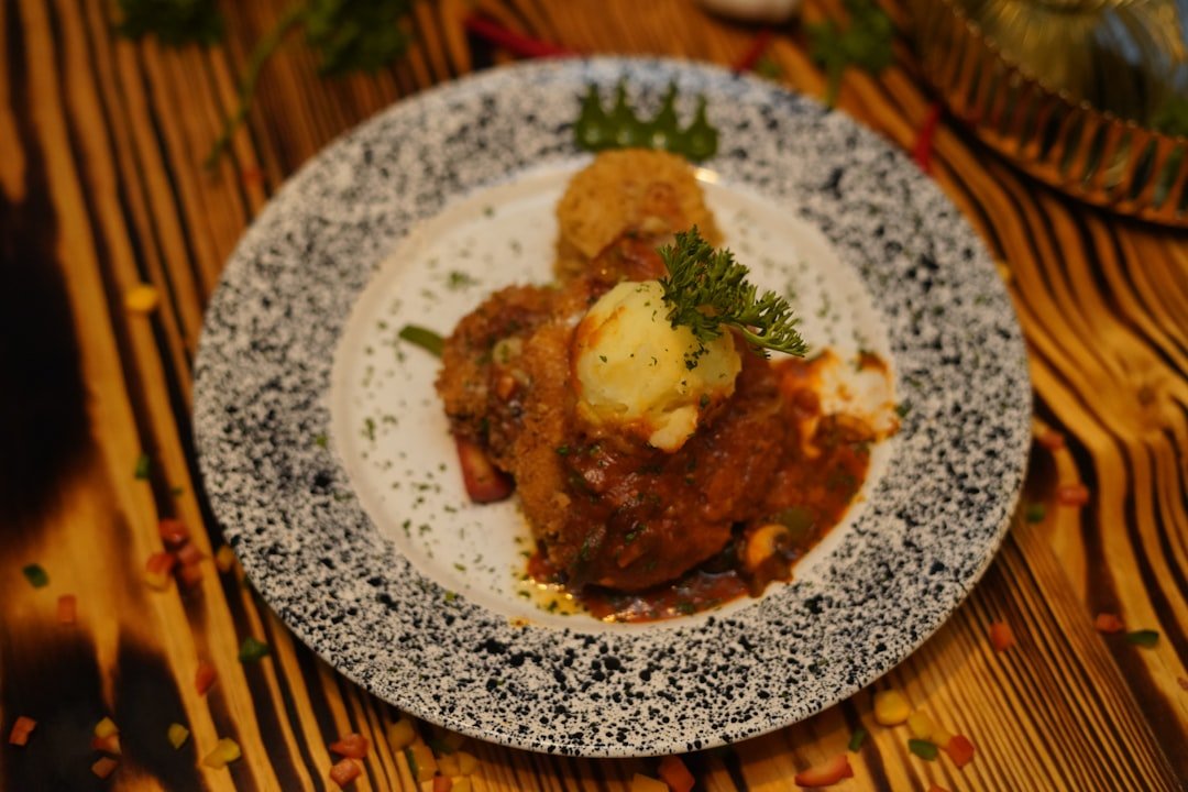 découvrez une recette savoureuse de joue de bœuf, tendre et pleine de goût, parfaite pour un repas convivial et réconfortant.