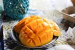 découvrez les bienfaits du peeling à la mangue, un soin naturel pour exfolier et revitaliser votre peau en douceur.
