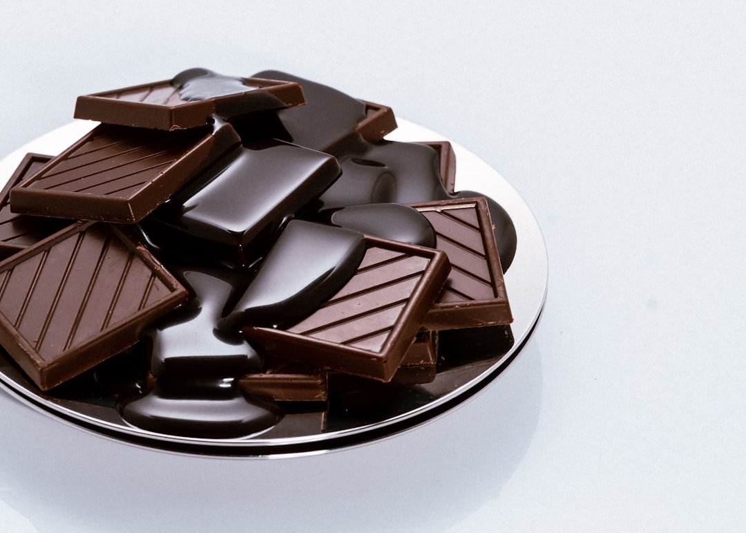 découvrez l'art du chocolat fondant : astuces et recettes pour un chocolat délicieusement fondu et onctueux.