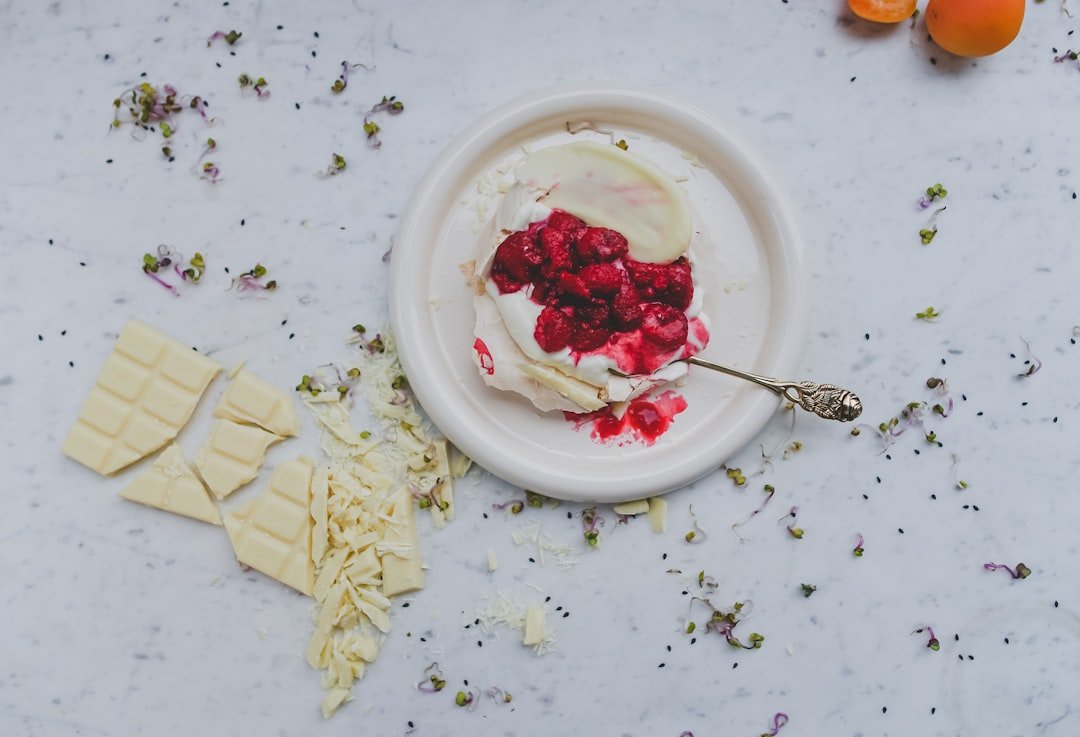 découvrez le plaisir fondant du chocolat blanc fondu, une douceur crémeuse et délicate idéale pour vos desserts et gourmandises.