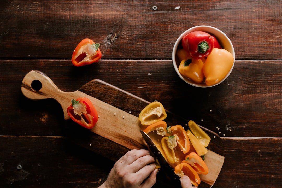 découvrez comment peler facilement un poivron pour vos recettes grâce à nos astuces simples et rapides.