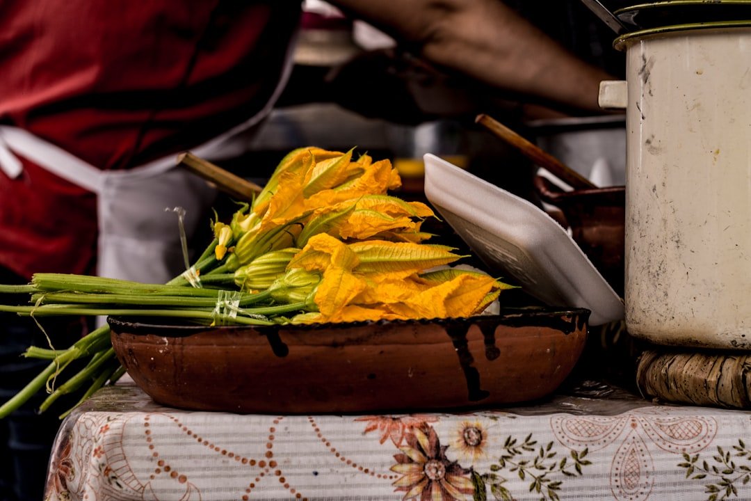 découvrez comment peler facilement les courgettes avec nos astuces simples et rapides pour une préparation parfaite de vos recettes.