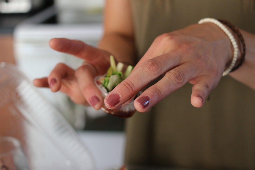 découvrez comment éplucher facilement les courgettes avec nos astuces simples et rapides pour préparer vos recettes estivales.