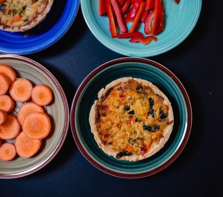 découvrez une recette simple et rapide de quiche à la friteuse à air pour un repas savoureux et léger.