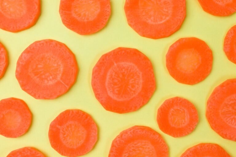 découvrez les meilleures méthodes pour conserver les carottes fraîches plus longtemps, afin de préserver leur saveur et leurs nutriments.