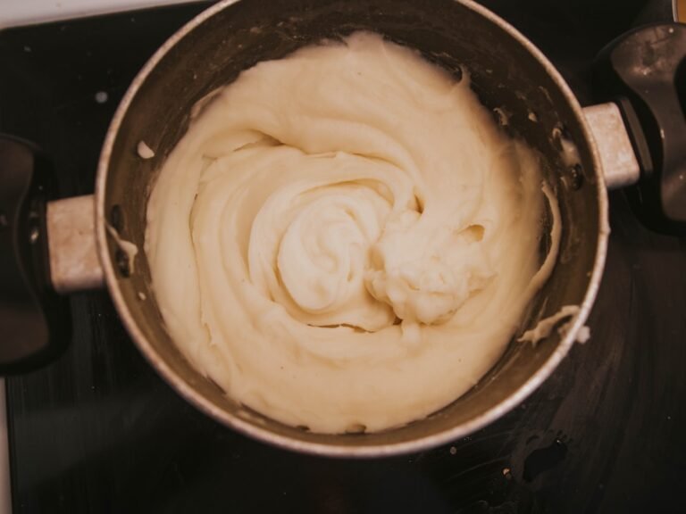 découvrez notre purée onctueuse de céleri et pommes de terre, une recette délicate et savoureuse pour accompagner vos plats avec douceur et gourmandise.