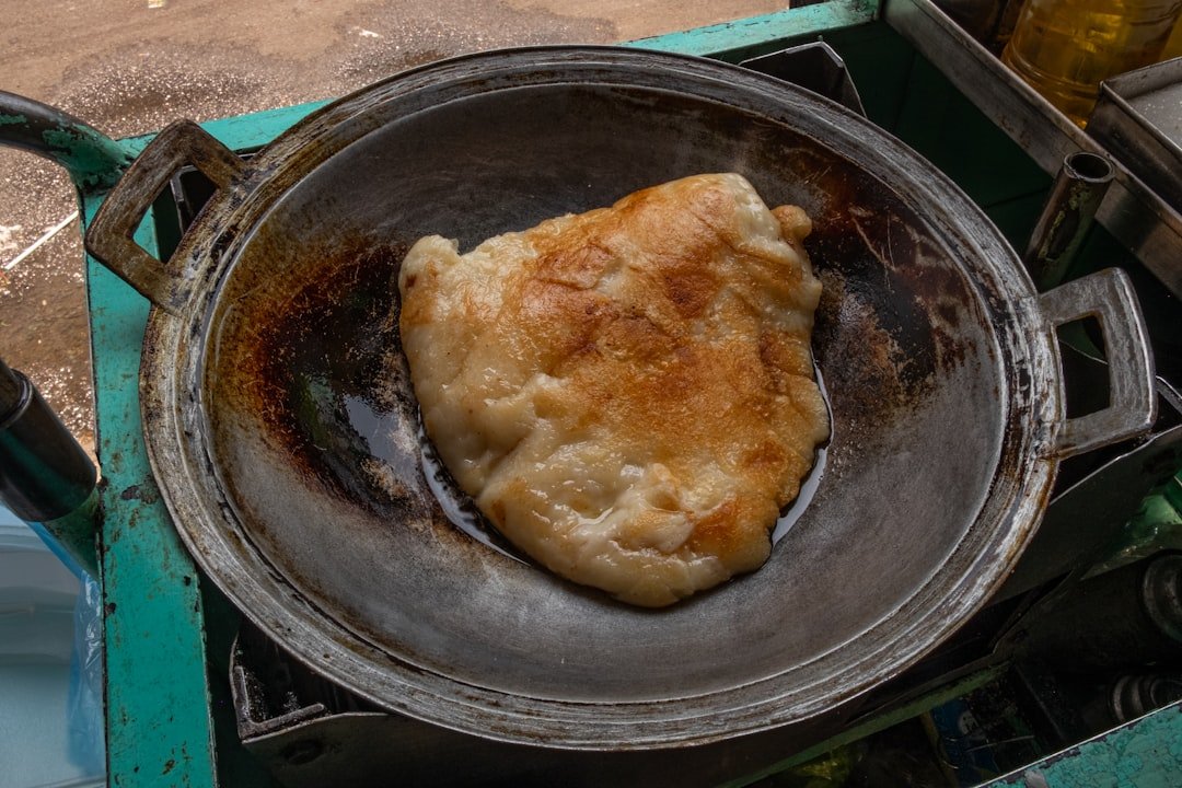 découvrez l'importance du temps de repos de la pâte à crêpes pour obtenir des crêpes légères et savoureuses à chaque préparation.