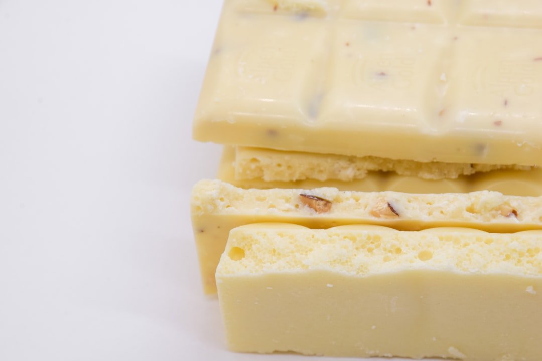 recette facile et délicieuse de chocolat blanc fait maison, parfait pour les amateurs de douceurs artisanales.