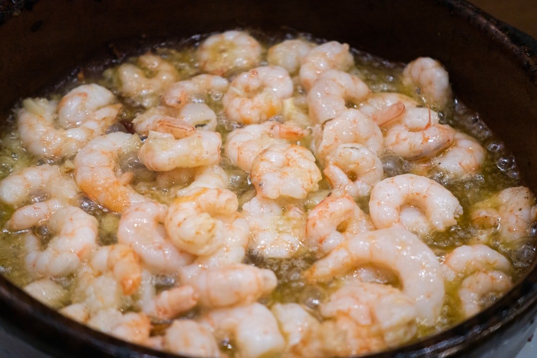 découvrez les meilleures méthodes pour conserver les crevettes cuites fraîches plus longtemps et préserver leur goût et leur texture.