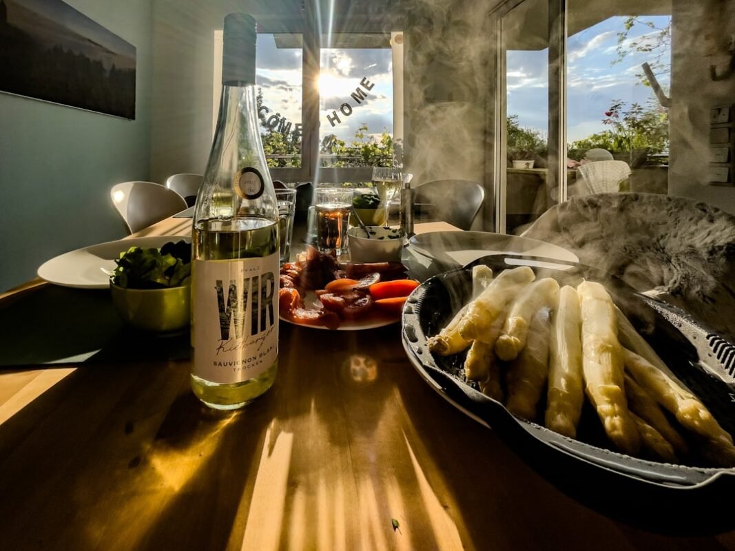 découvrez comment peler les asperges blanches facilement et efficacement pour sublimer vos recettes printanières.
