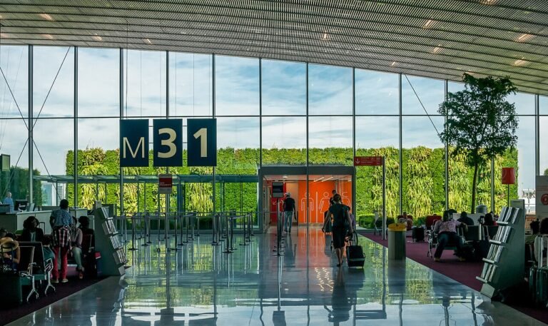 Quel est le prix du Ricard 70cl au terminal 2 de Charles de Gaulle ?