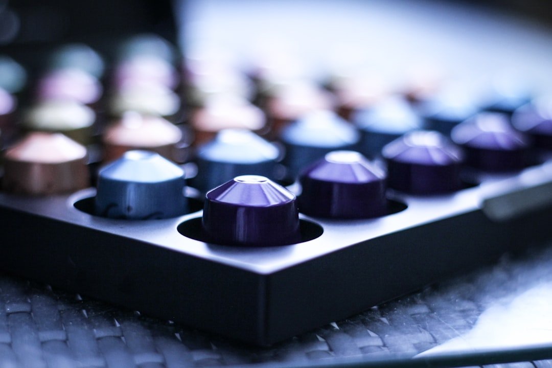 apprenez comment réinitialiser facilement votre machine nespresso krups pour optimiser ses performances et résoudre les petits problèmes techniques.