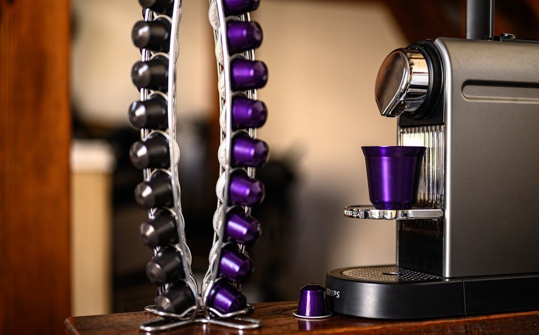 guide complet pour réinitialiser votre machine nespresso krups facilement et rapidement. suivez nos étapes simples pour un reset efficace.