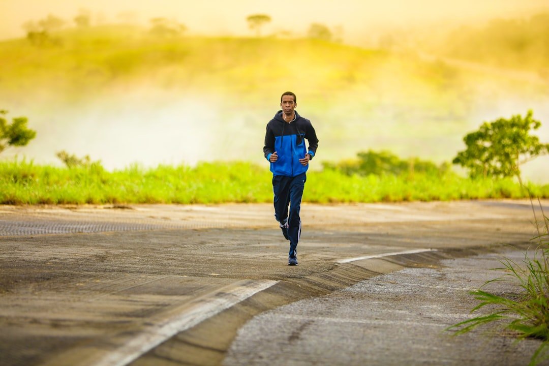 découvrez tout sur le running : conseils, entraînements, équipement et motivation pour débutants et coureurs expérimentés.