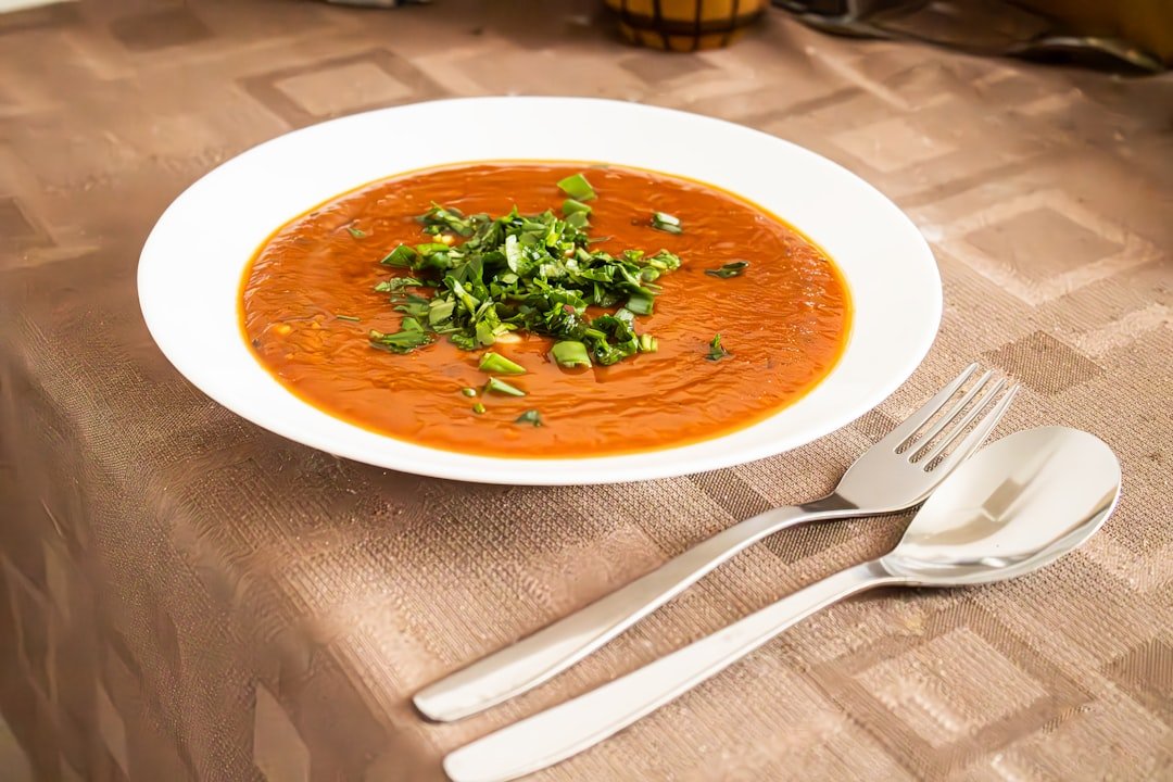 découvrez notre délicieuse recette de soupe de tomate, parfaite pour réchauffer vos soirées avec une saveur riche et authentique.