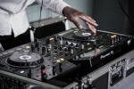 découvrez notre sélection de platines vinyles alliant élégance et qualité sonore pour les amateurs de musique authentique.