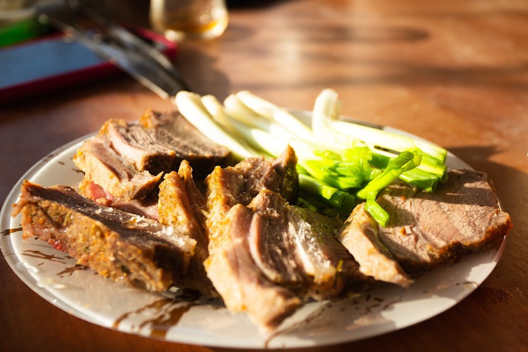 découvrez nos recettes savoureuses à base de sanglier pour des plats authentiques et gourmands à partager en famille ou entre amis.