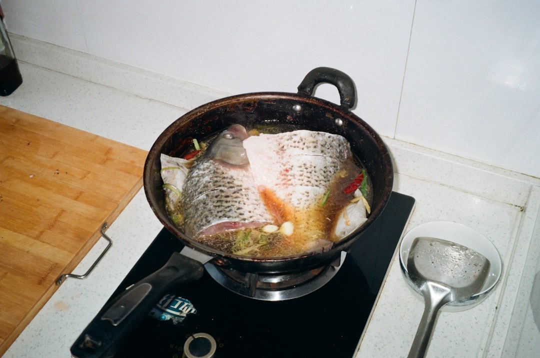 découvrez des recettes et techniques pour cuisiner le bar parfaitement, des astuces simples pour sublimer ce poisson délicieux.