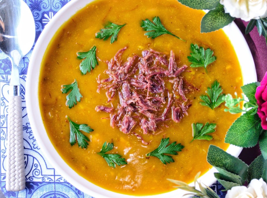 découvrez notre délicieuse recette de soupe à la citrouille, parfaite pour réchauffer vos soirées d'automne avec une saveur douce et réconfortante.